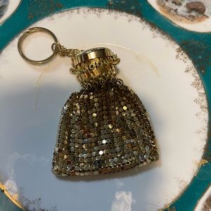 Vintage Silver Metal Mesh Flapper Coin Purse in excellent condition smoke free